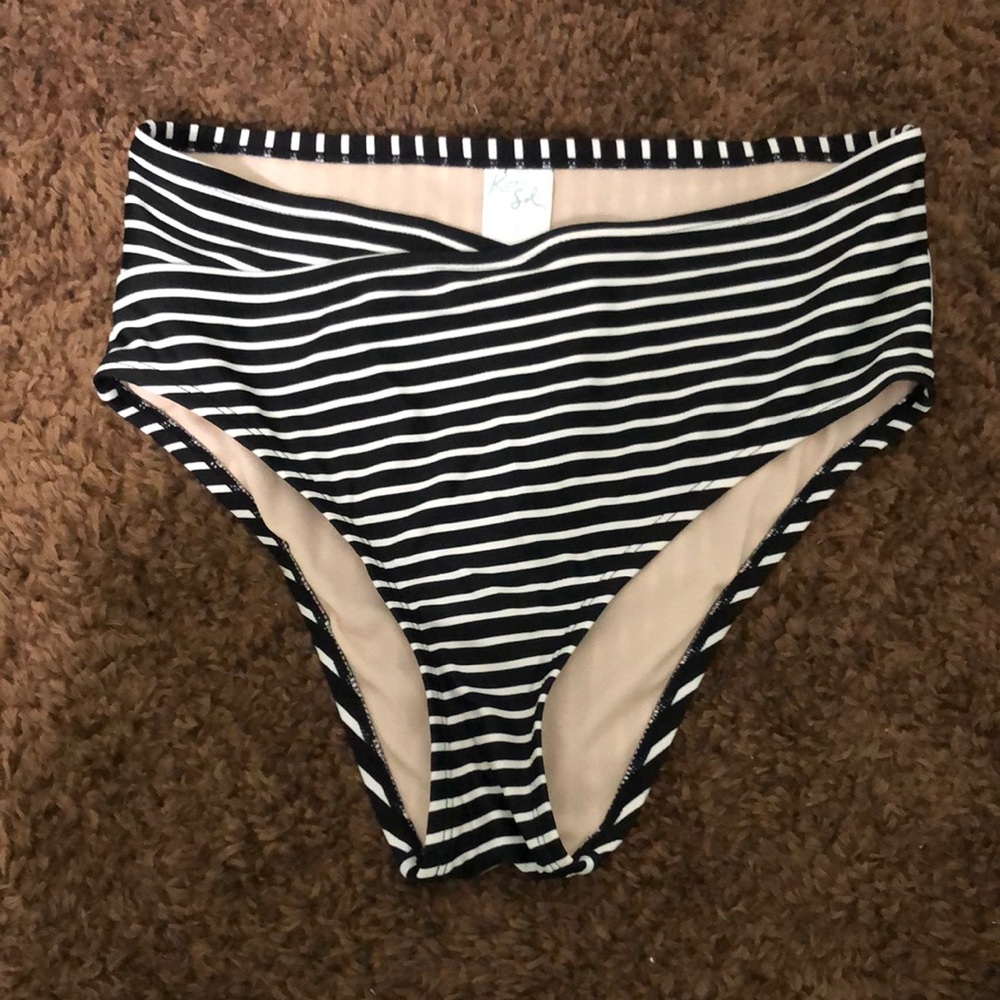 Black and white striped crossover design, full coverage Kona Sol bottoms, size s